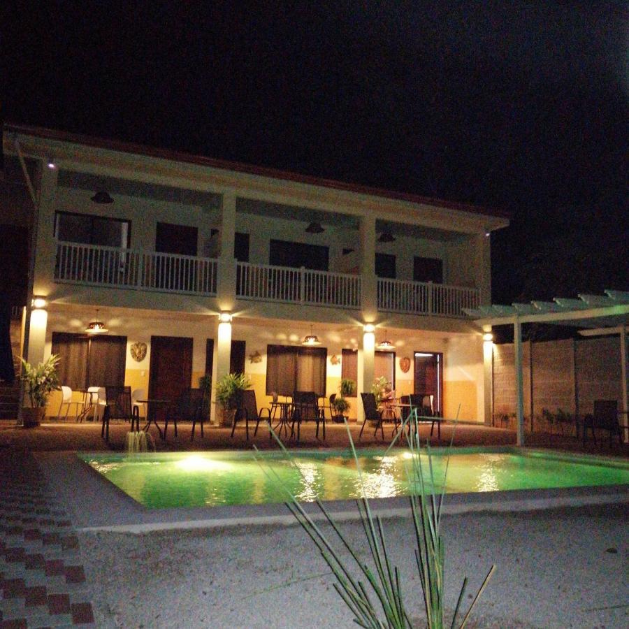 Cabinas El Colibri Puerto Carrillo Exterior photo